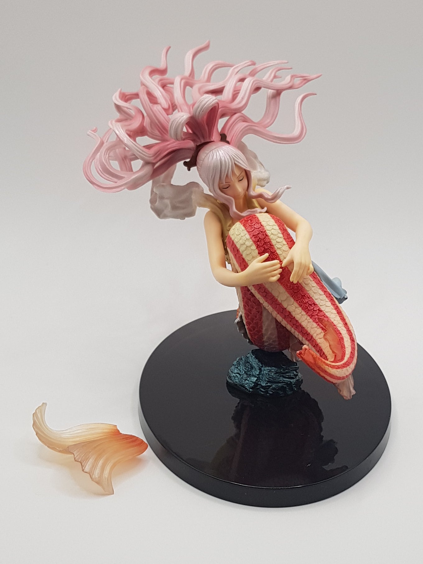Shirahoshi Figur - One Piece - Figure Colosseum - SCultures - Zoukeiou Chojho Kessen II - Banpresto (defekt)